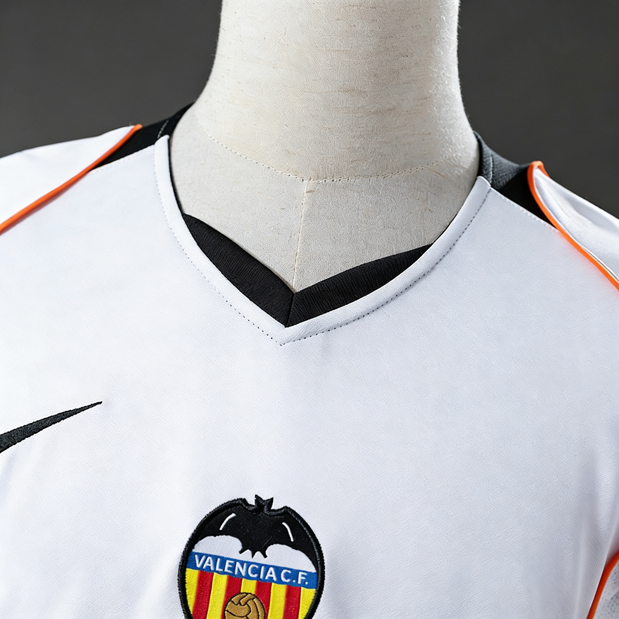 Valencia CF Home Shirt 2004-05 Version Fans - Image 3